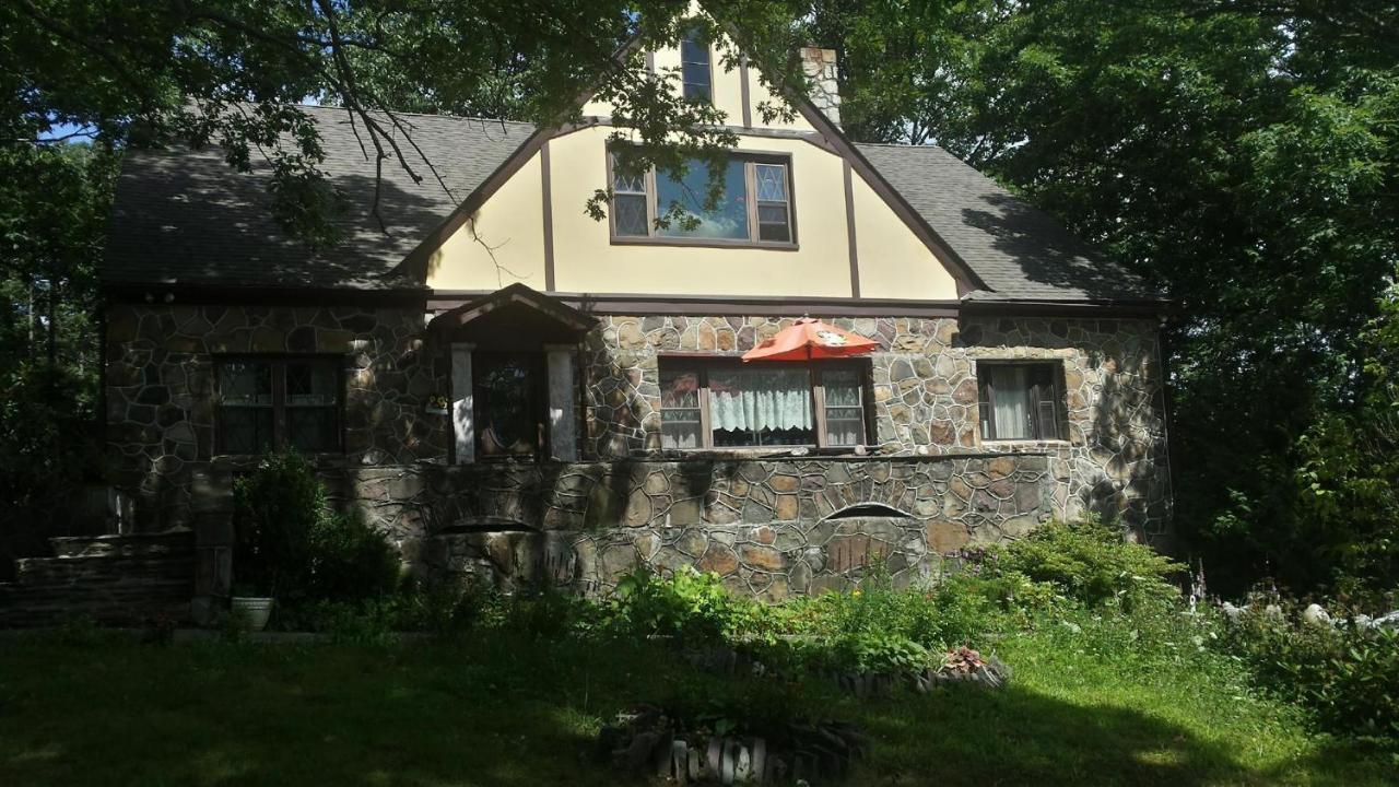Maurrocks - A Pocono Mountains B&B Mount Pocono Exteriör bild